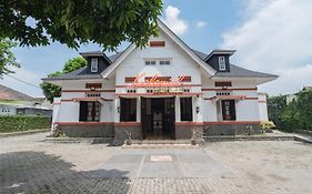 RedDoorz Syariah @ Kolonial Guest House